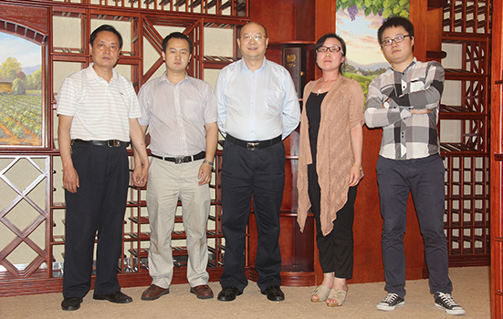 重慶葡萄酒專賣店設(shè)計(jì)效果圖與完工后的酒莊圖片